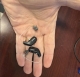 pair of oticon intent minirite 1 R in black in hands