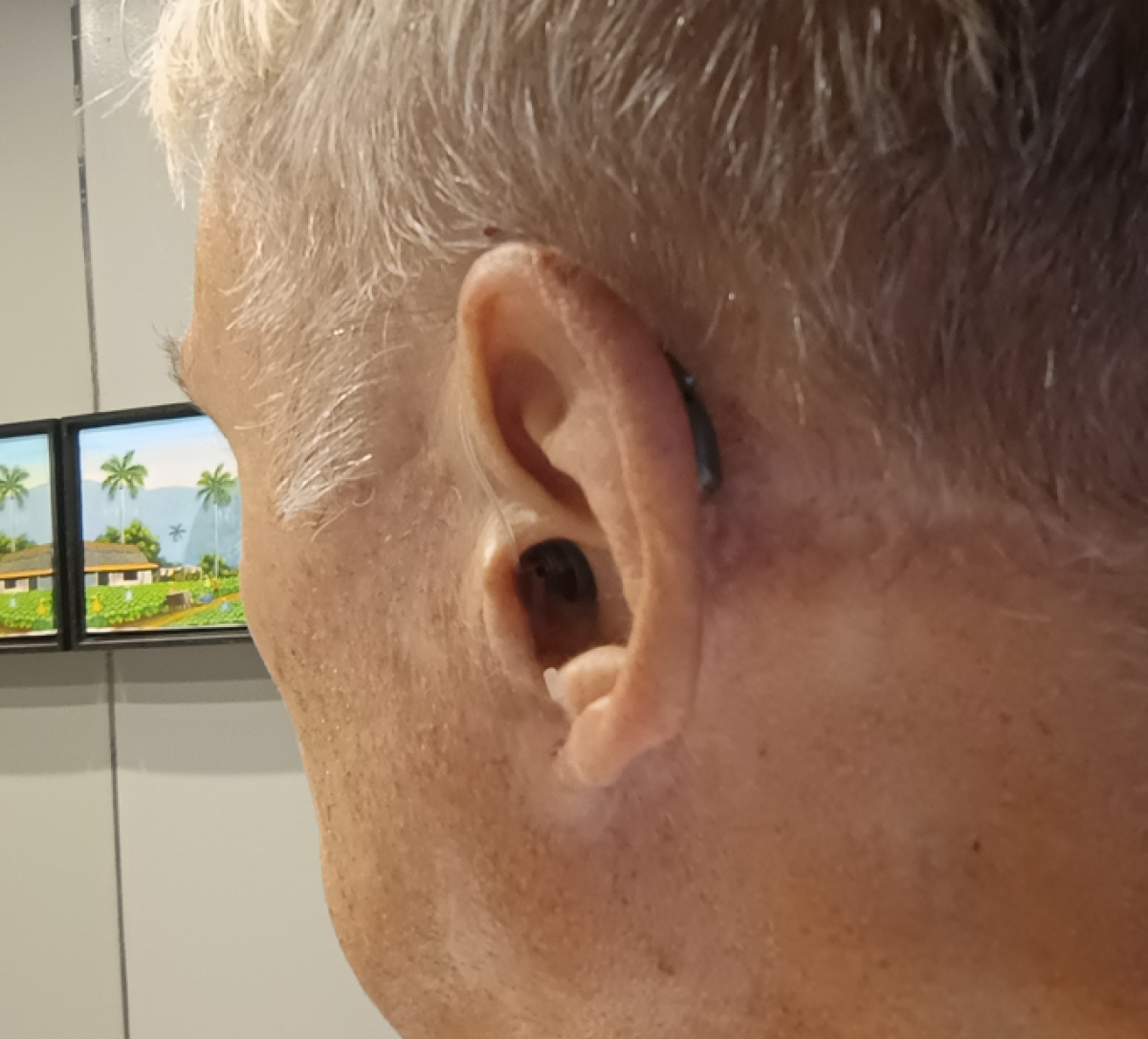 left phonak audeo infinio ultra 70 in graphite grey on left ear