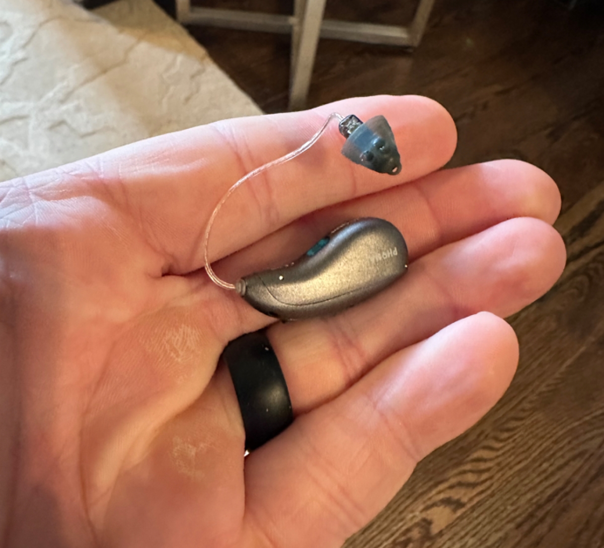 Phonak Sphere 90 in graphite grey in hand