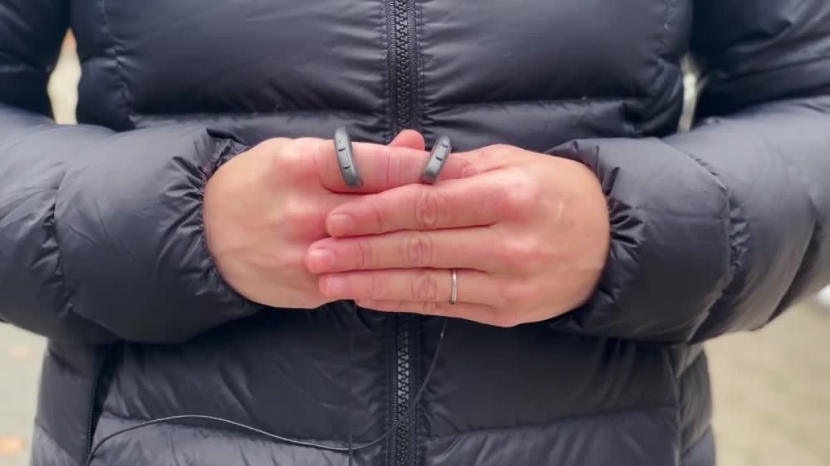 Preview for the "Signia AX - Hear the difference" video